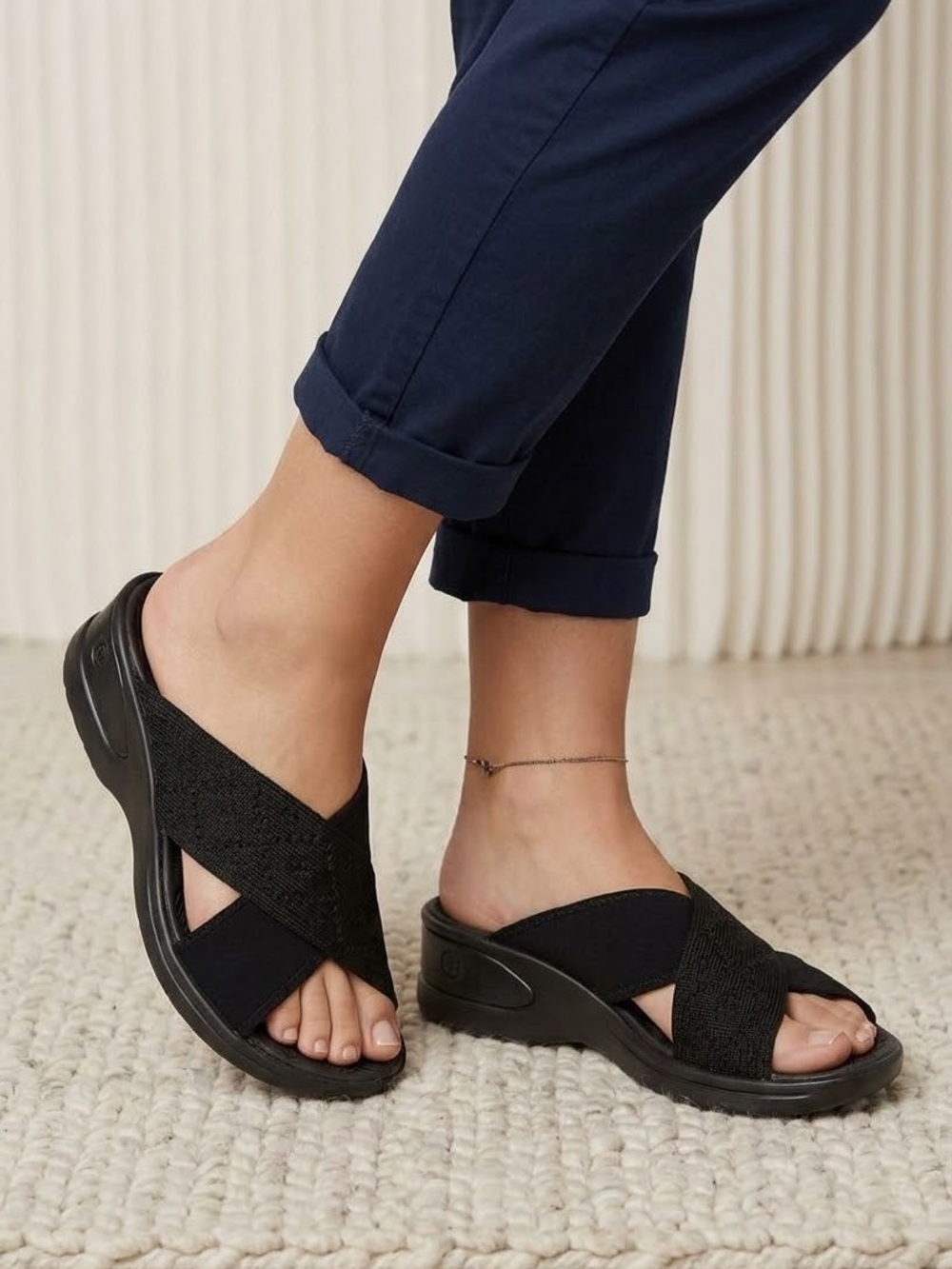 Bzees Black Women's Slip-On Crisscross Sandals Size 9M